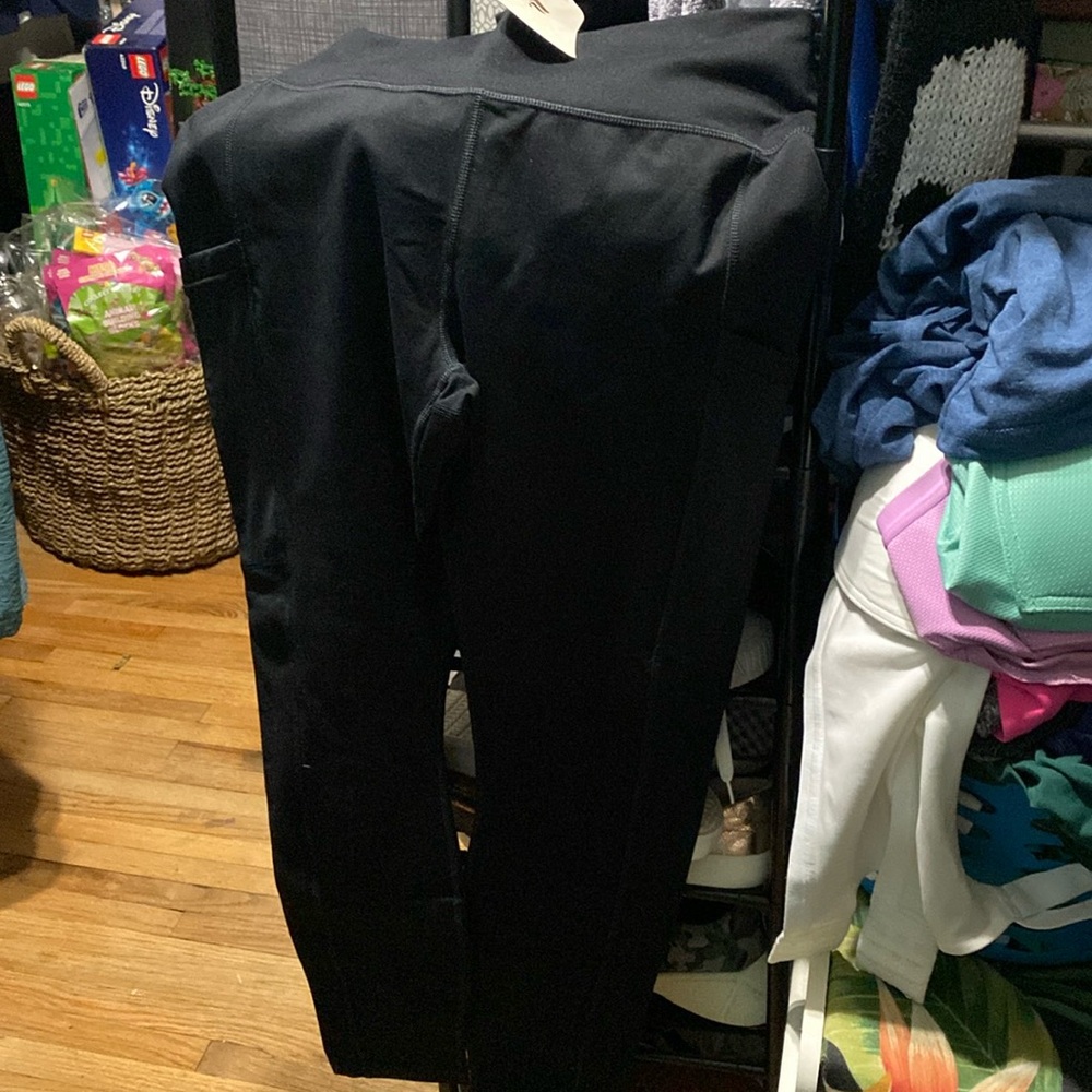 Nwt Fabletics black on the go high waisted legging size large short